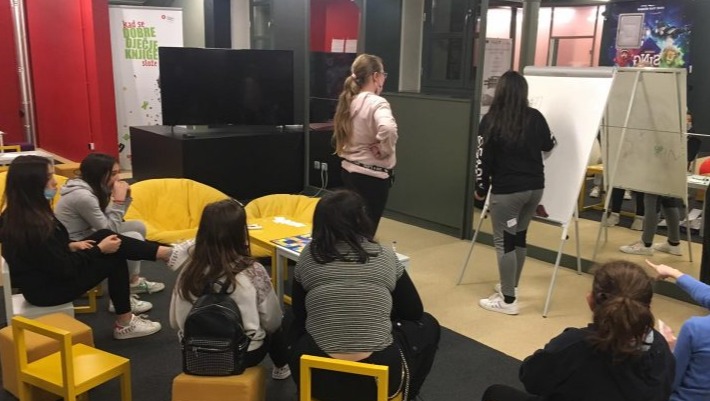 Participation in the Guided Children’s Workshop “Look Inside the Magic Box”